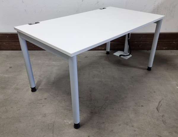 Steelcase- Schreibtisch B 160 cm, weiß