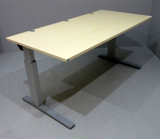 Bene - Steh-Sitz-Schreibtisch 200 cm, ahorn Ergo