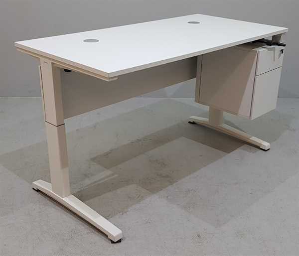 Steelcase - Schreibtisch 160 cm HV, weiß