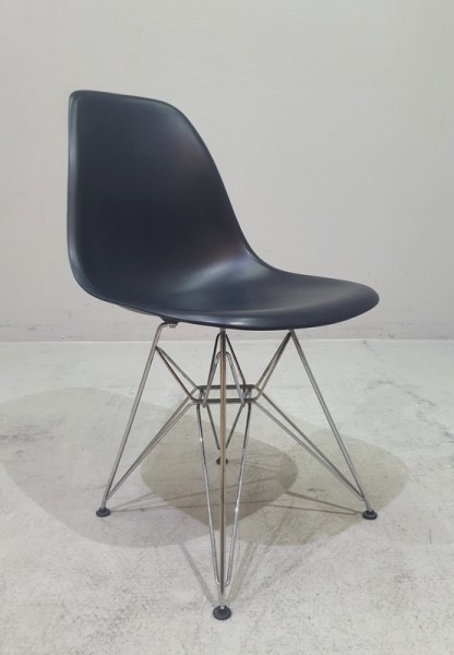 Vitra - Eames Plastic Side Chair DSR, schwarz